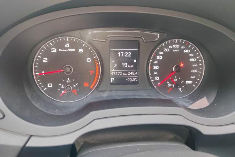 Used Audi Q3 2017 35 TFSI Fashion Model Odometer Close Up