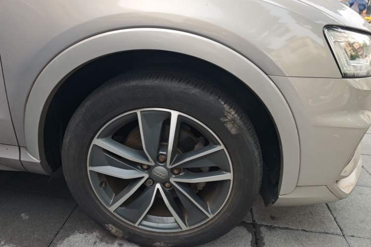 Used Audi Q3 2017 30 TFSI Fashion Model Right Front Wheel Hub