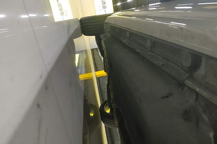 Used Audi Q3 2017 35 TFSI Style Edition Right Side Sill