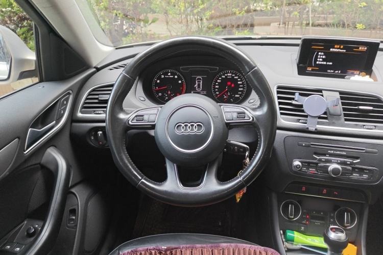 Used Audi Q3 2017 30 TFSI Fashion Model Steering Wheel