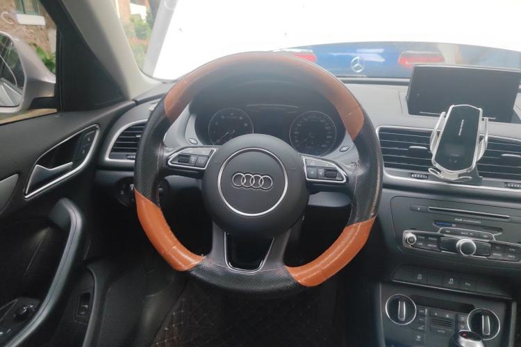 Used Audi Q3 2017 35 TFSI Fashion Model Steering Wheel