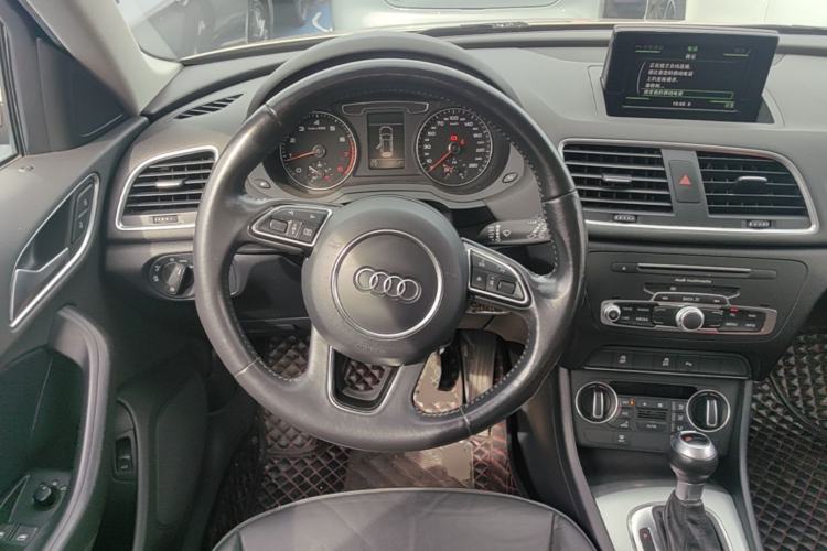 Used Audi Q3 2017 30 TFSI Fashion Model Steering Wheel