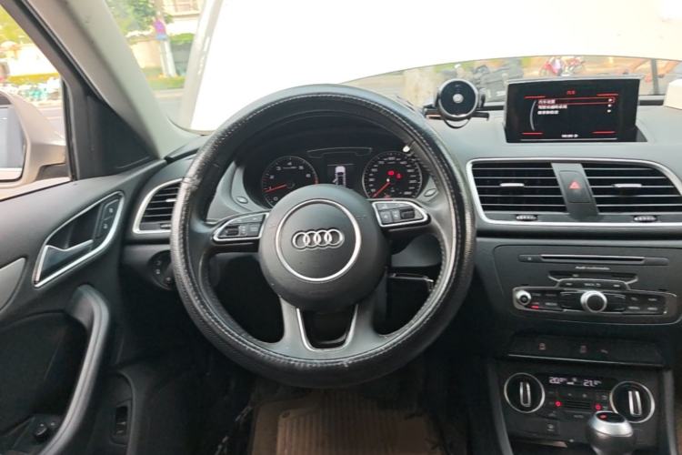 Used Audi Q3 2017 30 TFSI Fashion Model Steering Wheel