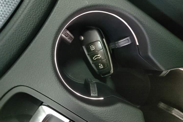 Used Audi Q3 2017 35 TFSI Style Edition Vehicle Key