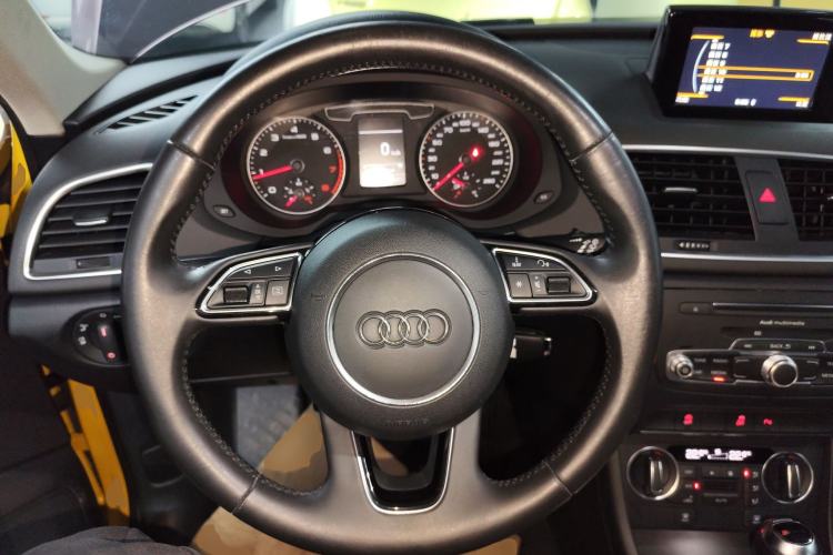 Used Audi Q3 2017 30 TFSI Fashion Model Steering Wheel
