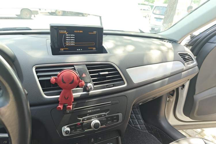 Used Audi Q3 2017 35 TFSI Fashion Model Audio And AC Panel