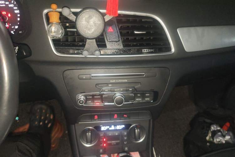 Used Audi Q3 2017 30 TFSI Fashion Model Audio And AC Panel