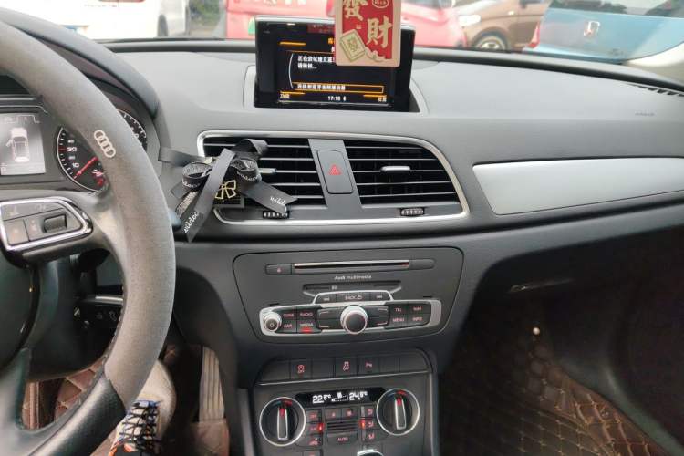 Used Audi Q3 2017 30 TFSI Fashion Model Audio And AC Panel