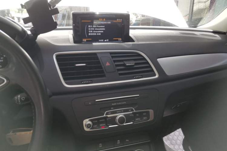 Used Audi Q3 2017 30 TFSI Fashion Model Audio And AC Panel