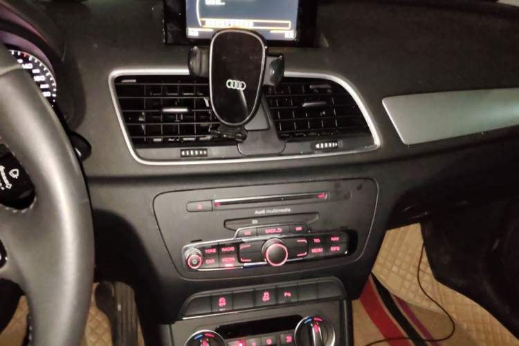 Used Audi Q3 2017 30 TFSI Standard Model Audio And AC Panel