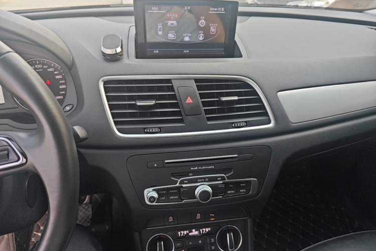 Used Audi Q3 2017 35 TFSI Fashion Model Audio And AC Panel