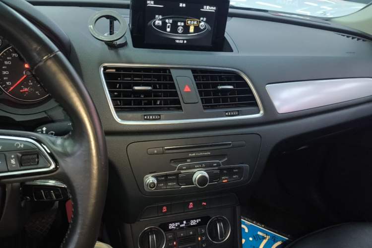 Used Audi Q3 2017 35 TFSI Fashion Model Audio And AC Panel
