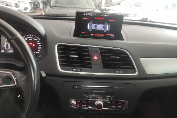 Used Audi Q3 2017 35 TFSI Fashion Model Audio And AC Panel