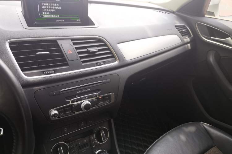 Used Audi Q3 2017 35 TFSI Fashion Model Audio And AC Panel