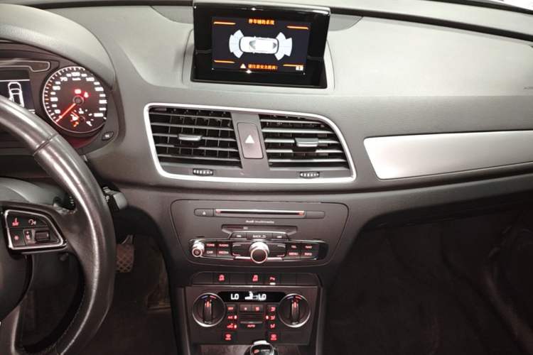 Used Audi Q3 2017 30 TFSI Fashion Model Audio And AC Panel