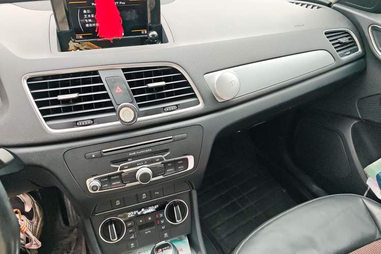 Used Audi Q3 2017 35 TFSI Fashion Model Audio And AC Panel