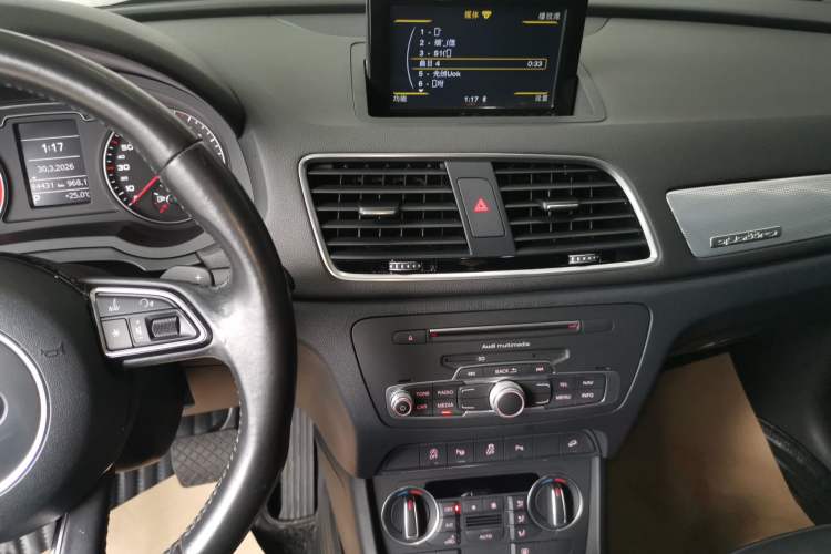 Used Audi Q3 2017 35 TFSI quattro all-wheel drive fashion model Audio And AC Panel