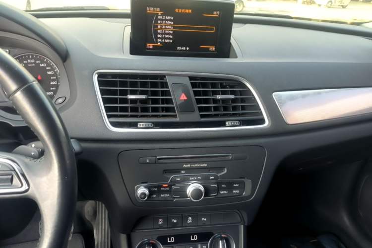 Used Audi Q3 2017 30 TFSI Fashion Model Audio And AC Panel