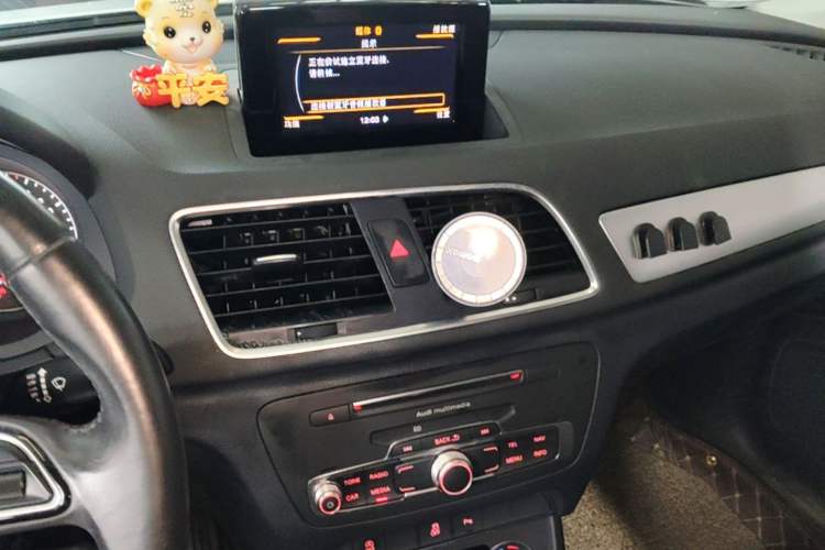Used Audi Q3 2017 30 TFSI Fashion Model Audio And AC Panel