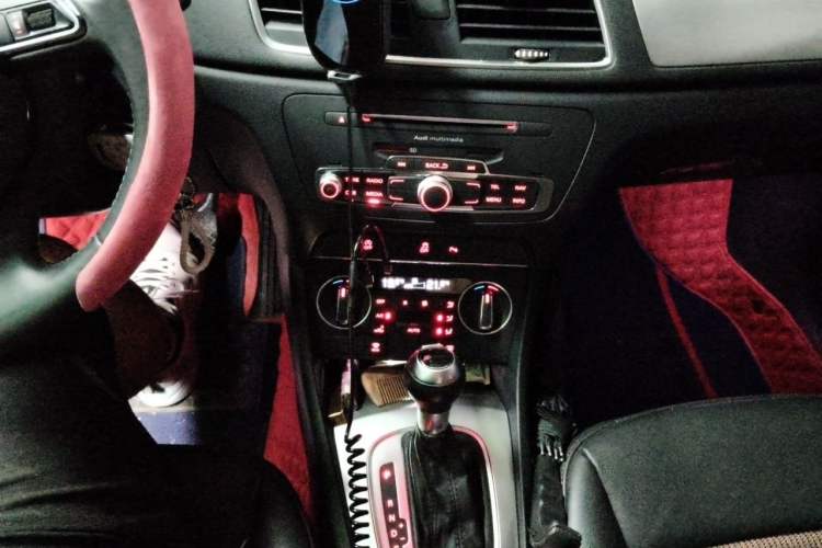 Used Audi Q3 2017 30 TFSI Fashion Model Audio And AC Panel