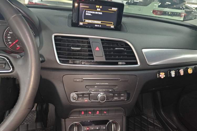 Used Audi Q3 2017 35 TFSI Style Edition Audio And AC Panel