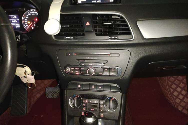 Used Audi Q3 2017 30 TFSI Fashion Model Audio And AC Panel