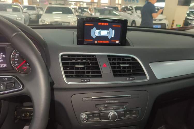 Used Audi Q3 2017 30 TFSI Fashion Model Audio And AC Panel