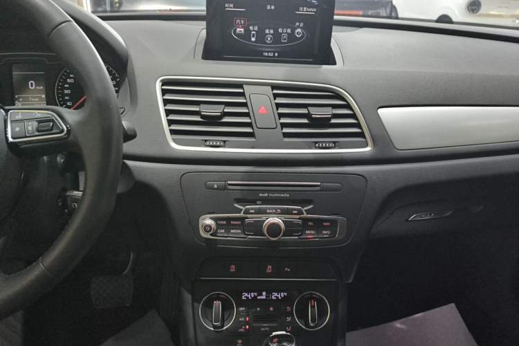 Used Audi Q3 2017 35 TFSI Fashion Model Audio And AC Panel