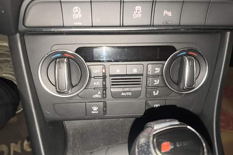 Used Audi Q3 2017 35 TFSI Fashion Model Audio And AC Panel