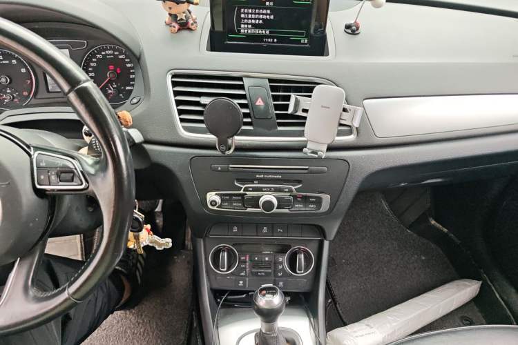 Used Audi Q3 2017 30 TFSI Fashion Model Audio And AC Panel