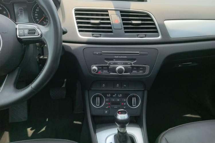 Used Audi Q3 2017 30 TFSI Fashion Model Audio And AC Panel