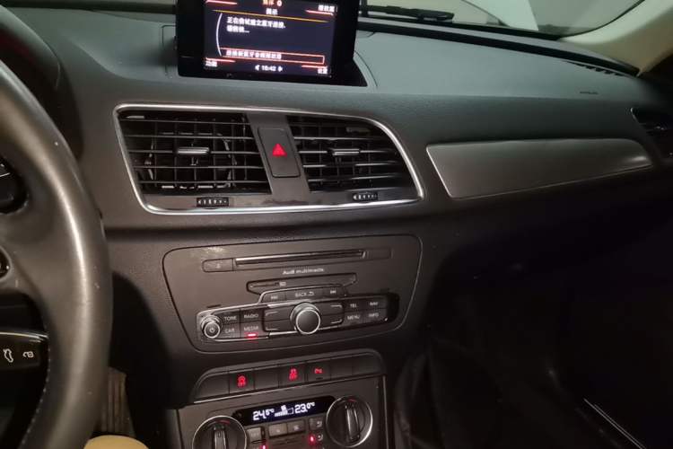 Used Audi Q3 2017 30 TFSI Fashion Model Audio And AC Panel