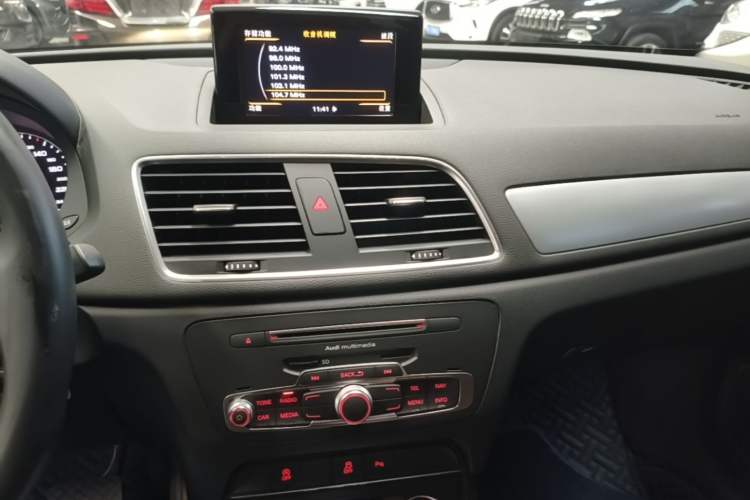 Used Audi Q3 2017 35 TFSI Fashion Model Audio And AC Panel