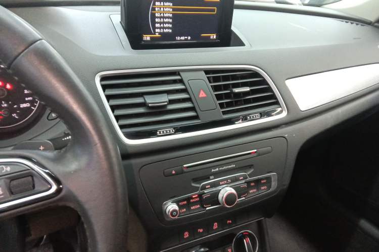 Used Audi Q3 2017 35 TFSI Style Edition Audio And AC Panel