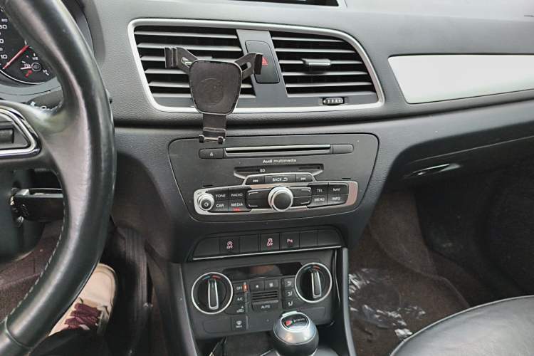 Used Audi Q3 2017 30 TFSI Fashion Model Audio And AC Panel