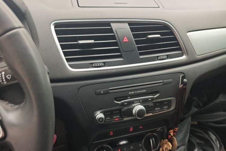 Used Audi Q3 2017 35 TFSI Fashion Model Audio And AC Panel
