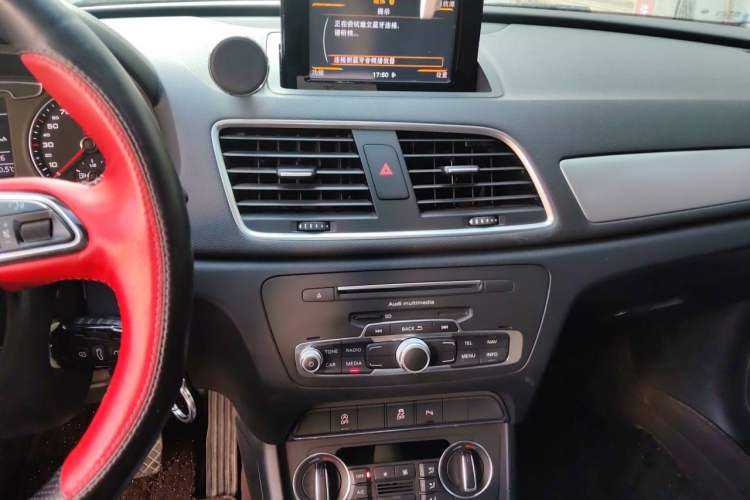 Used Audi Q3 2017 30 TFSI Fashion Model Audio And AC Panel