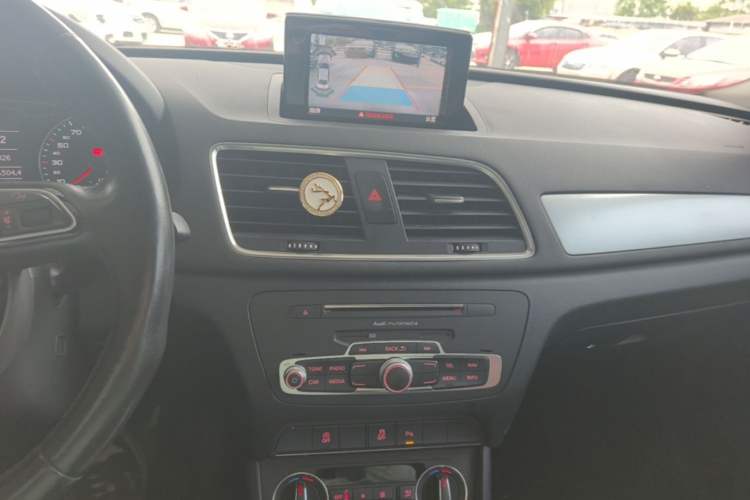 Used Audi Q3 2017 30 TFSI Fashion Model Audio And AC Panel