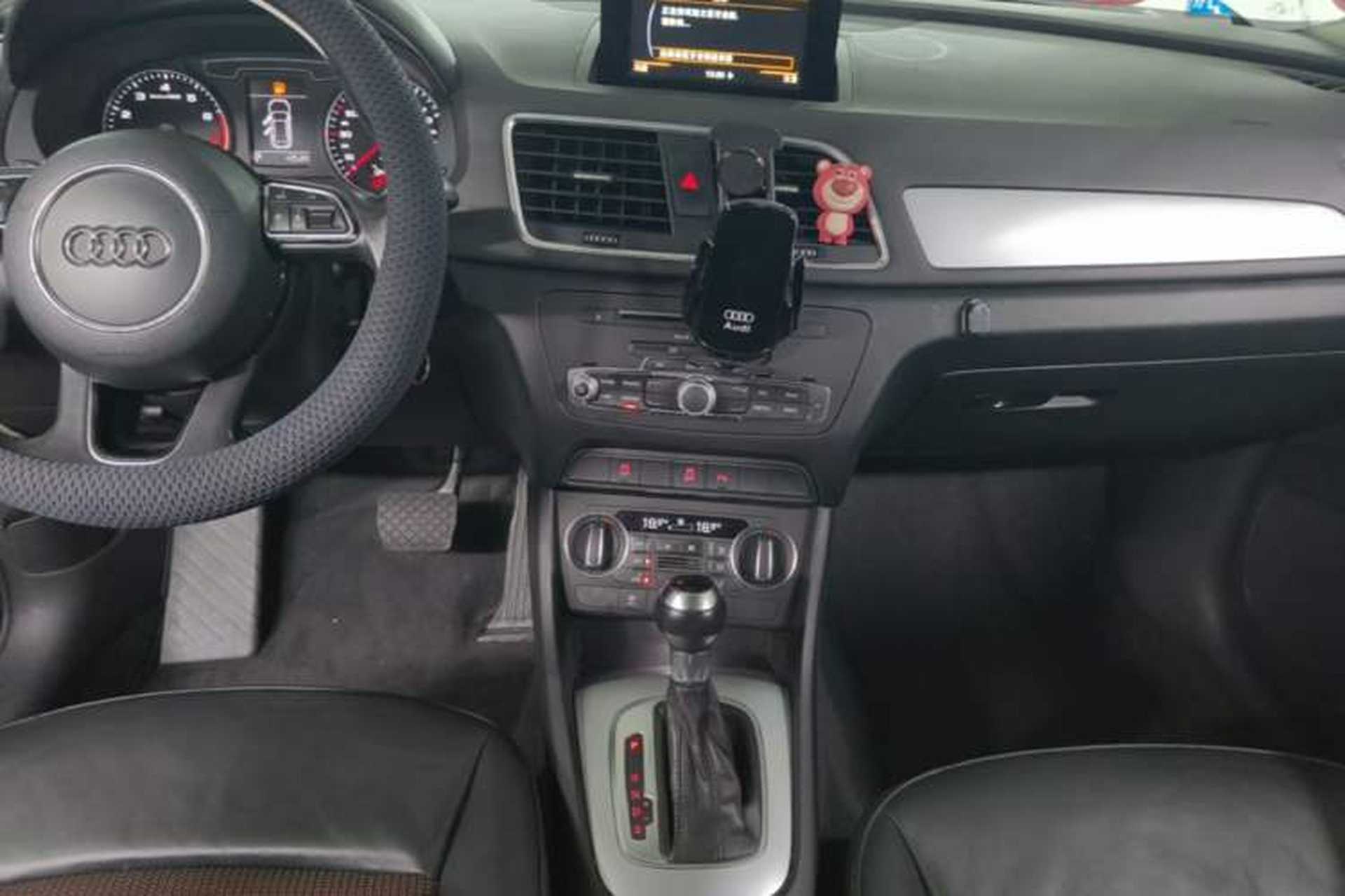 Used Audi Q3 2017 30 TFSI Fashion Model Audio And AC Panel