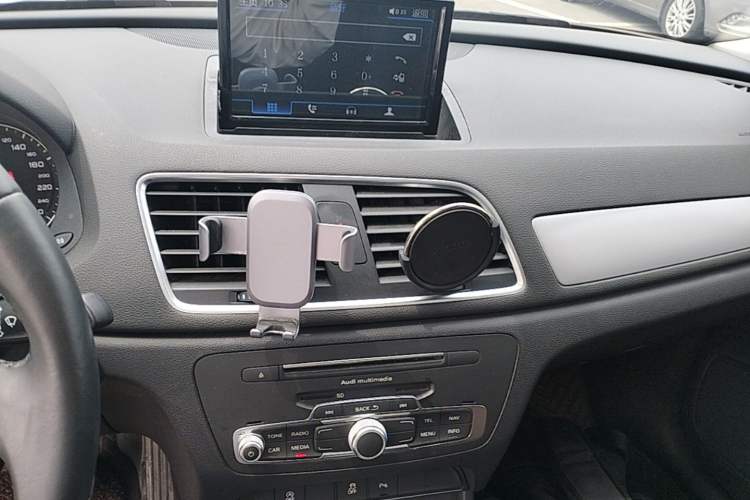 Used Audi Q3 2017 30 TFSI Fashion Model Audio And AC Panel