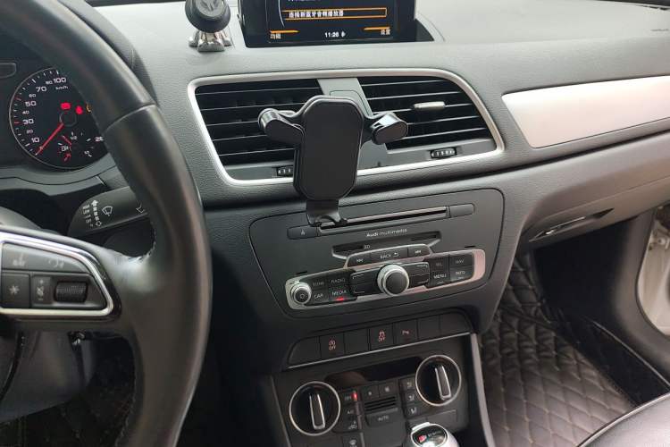 Used Audi Q3 2017 35 TFSI Fashion Model Audio And AC Panel
