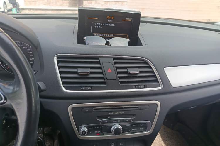 Used Audi Q3 2017 30 TFSI Fashion Model Audio And AC Panel