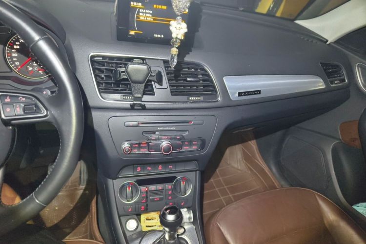 Used Audi Q3 2017 30 TFSI Fashion Model Audio And AC Panel