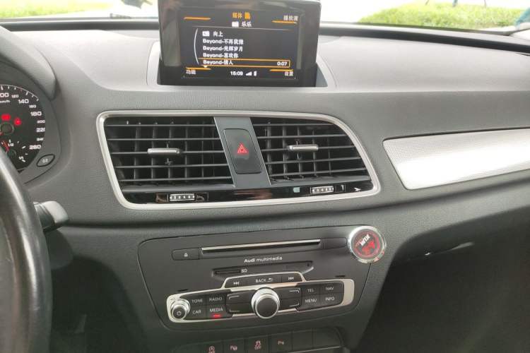Used Audi Q3 2017 30 TFSI Fashion Model Audio And AC Panel