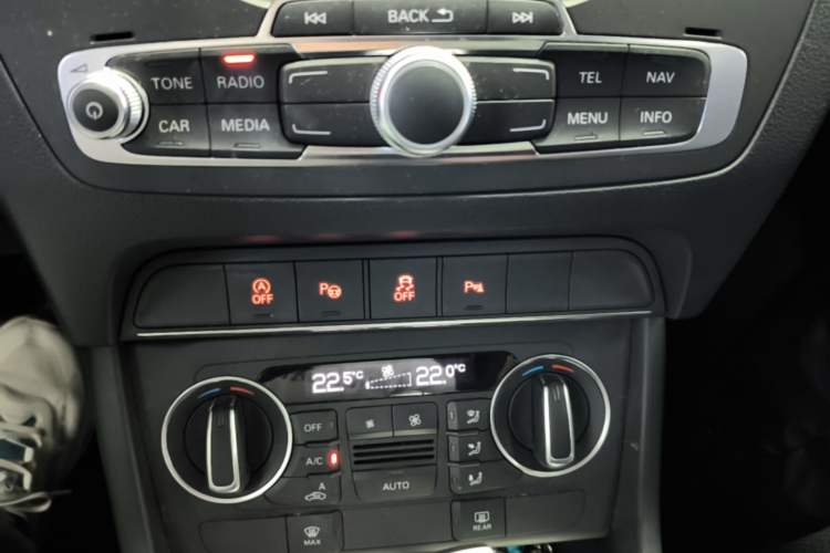 Used Audi Q3 2017 30 TFSI Fashion Model Audio And AC Panel