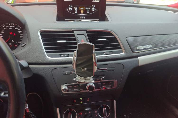 Used Audi Q3 2017 30 TFSI Standard Model Audio And AC Panel