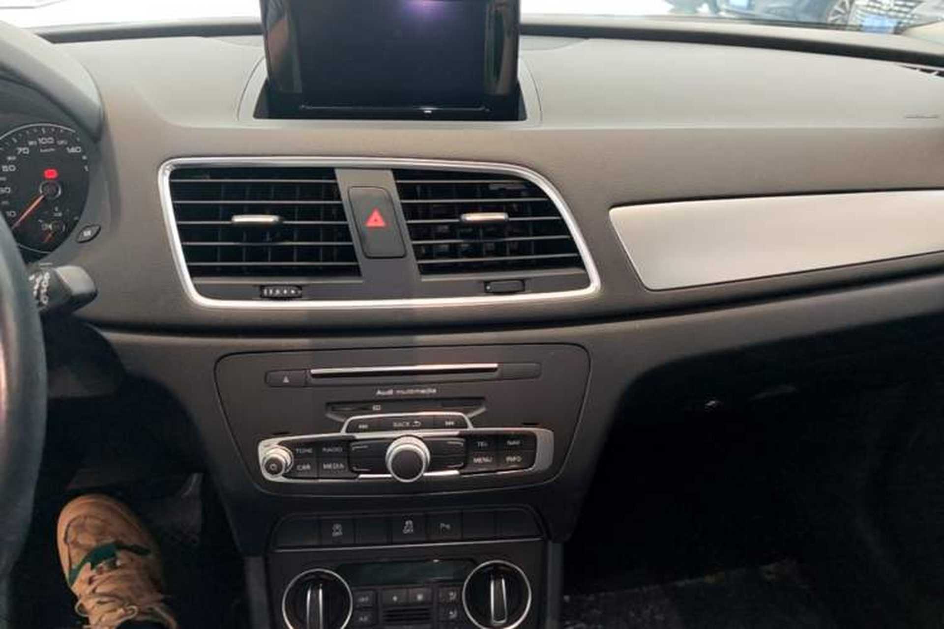 Used Audi Q3 2017 30 TFSI Fashion Model Audio And AC Panel