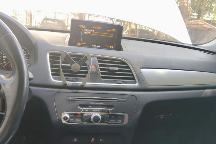Used Audi Q3 2017 30 TFSI Fashion Model Audio And AC Panel