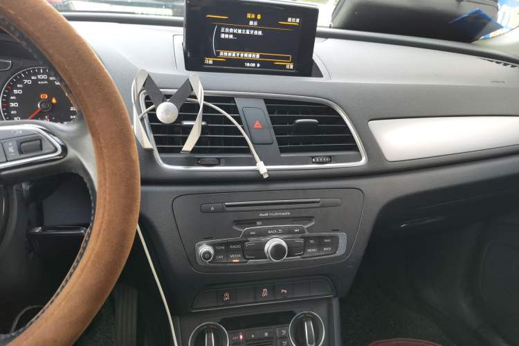 Used Audi Q3 2017 30 TFSI Fashion Model Audio And AC Panel