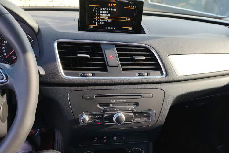 Used Audi Q3 2017 30 TFSI Fashion Model Audio And AC Panel